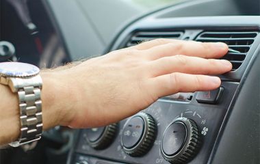 Чому автомобільна пічка починає гріти лише з одного боку?