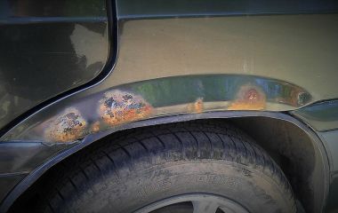 Що робити з "рижиками" на кузові автомобіля?