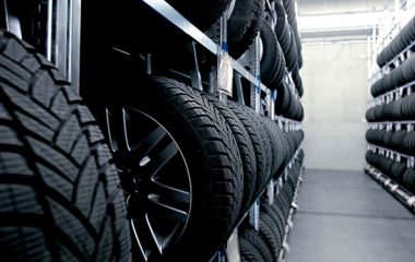 Чому не можна їздити зі старими шинами?