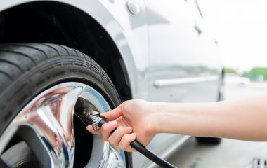 Як можна визначити тиск у шинах без манометра?